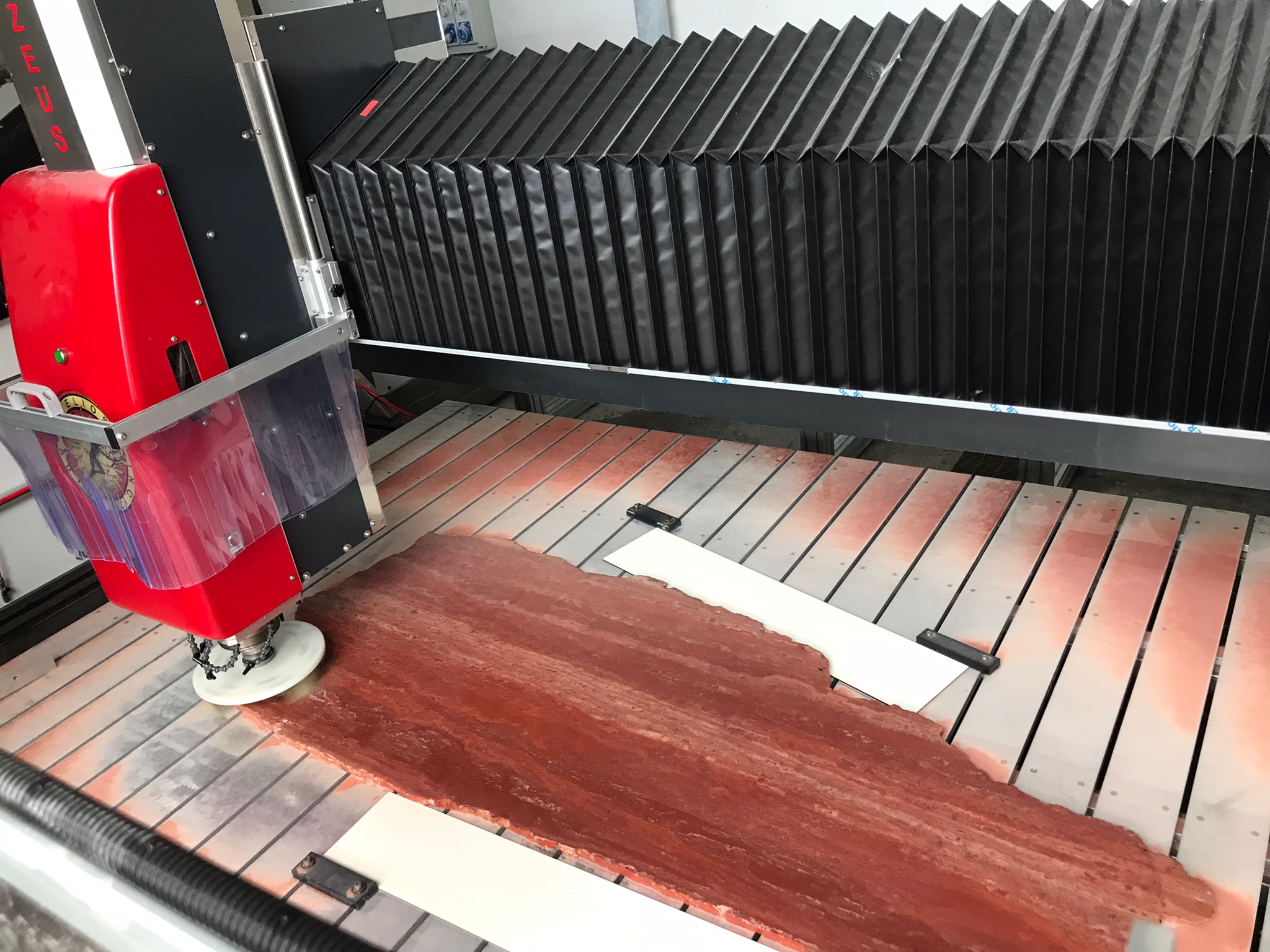 Helios Zeus Lux Die perfekte Kombination von Bearbeitungszentrum und Poliermaschine – Bild 3