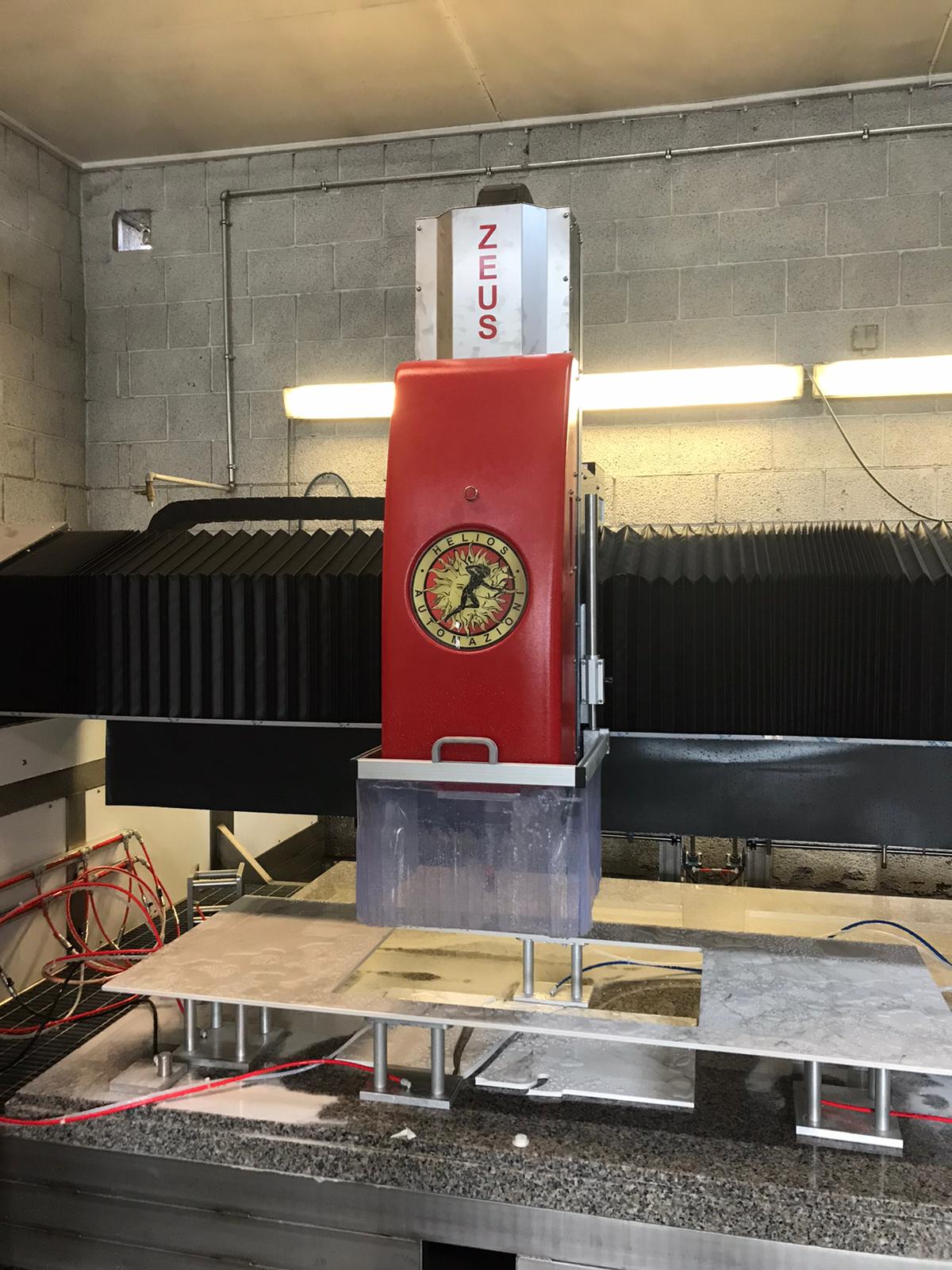 Helios Zeus Lux Die perfekte Kombination von Bearbeitungszentrum und Poliermaschine