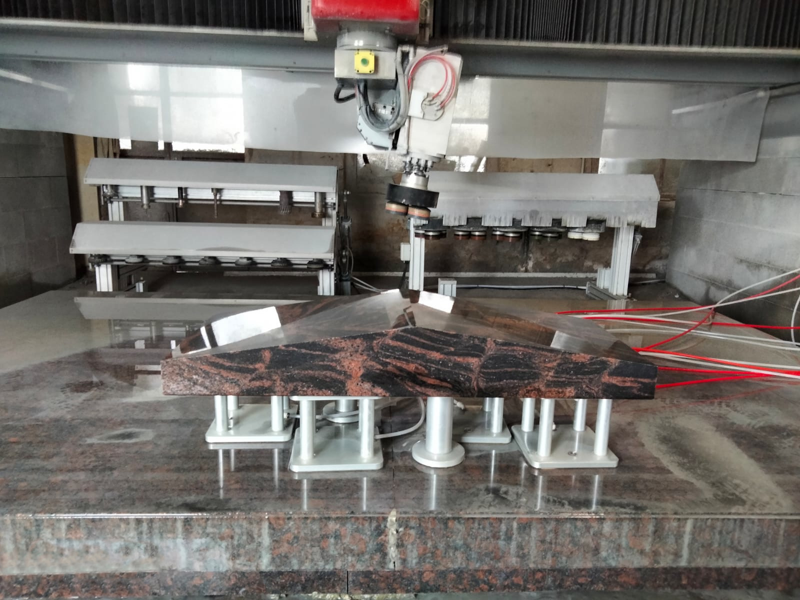 Helios ZT 5-Achsen Bearbeitungszentrum und Poliermaschine – Bild 4